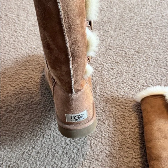 UGG Cream Sheepskin Lining - Picture 5 of 9